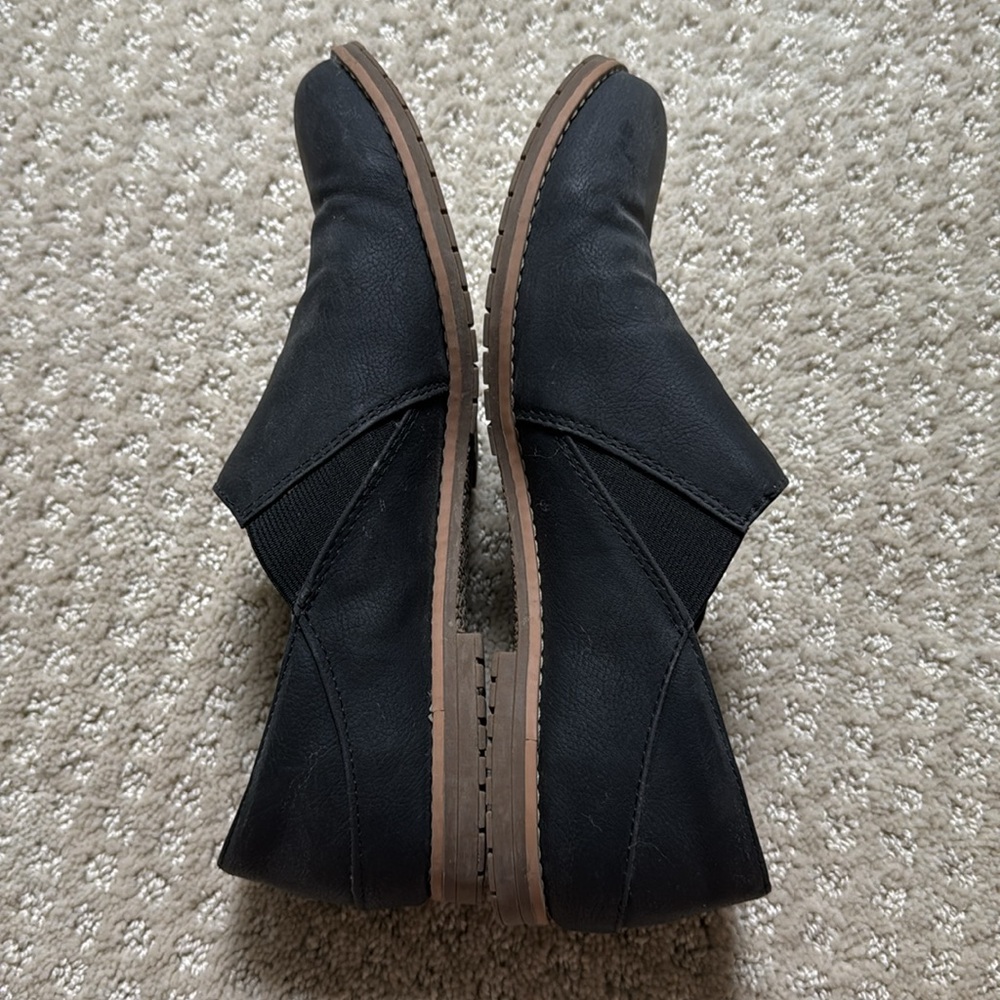 EuroSoft Everett Slip-on Loafers in Black | Size 8